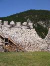 Burgmauer mit Loch